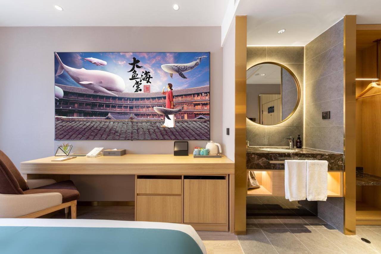 East Sacred Hotel--Very Near Beijing Tiananmen Square ,The Forbidden City,The Temple Of Heaven ,3 Minutes' Walk To Wangfujing Subway ,Located In The Center Of Beijing, Many Shopping Malls Around,Newly Renovated Hotel-Able To Receive Foreign Guests ภายนอก รูปภาพ A room at the hotel