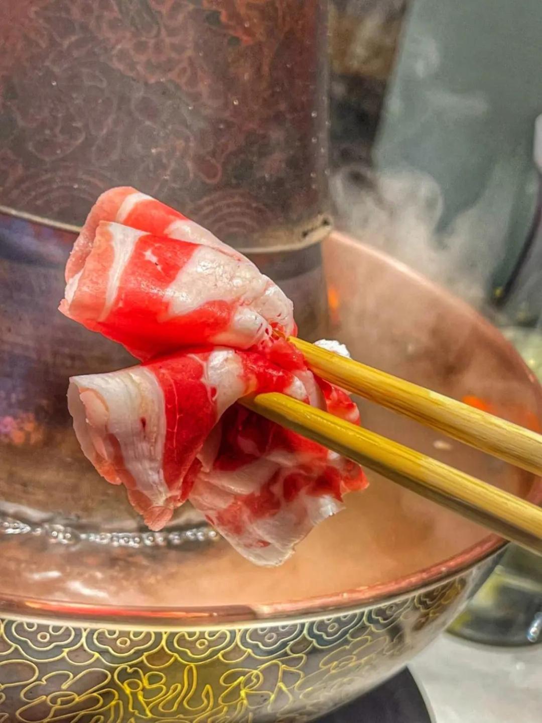 East Sacred Hotel--Very Near Beijing Tiananmen Square ,The Forbidden City,The Temple Of Heaven ,3 Minutes' Walk To Wangfujing Subway ,Located In The Center Of Beijing, Many Shopping Malls Around,Newly Renovated Hotel-Able To Receive Foreign Guests ภายนอก รูปภาพ Marinated lamb