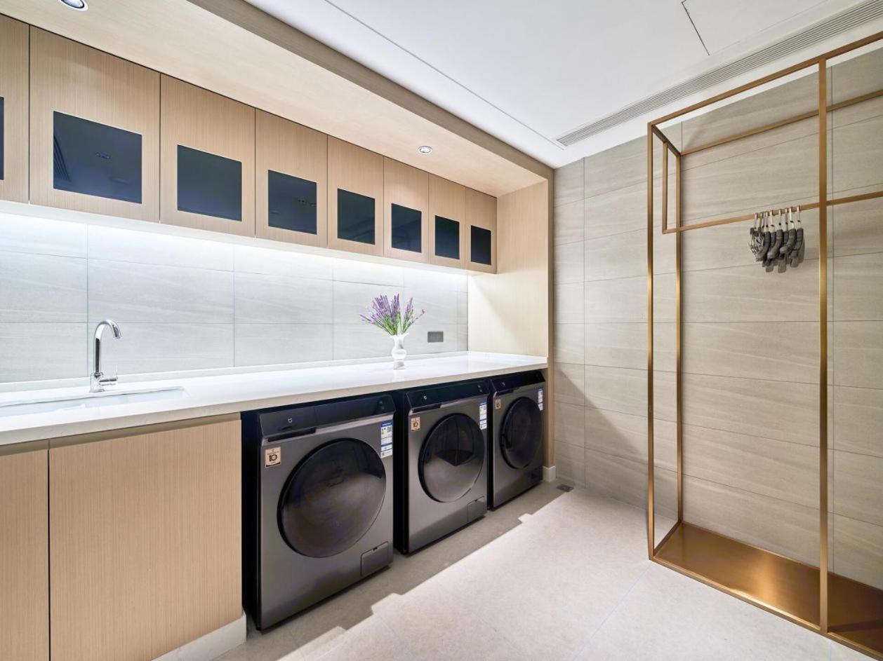 East Sacred Hotel--Very Near Beijing Tiananmen Square ,The Forbidden City,The Temple Of Heaven ,3 Minutes' Walk To Wangfujing Subway ,Located In The Center Of Beijing, Many Shopping Malls Around,Newly Renovated Hotel-Able To Receive Foreign Guests ภายนอก รูปภาพ Laundry room